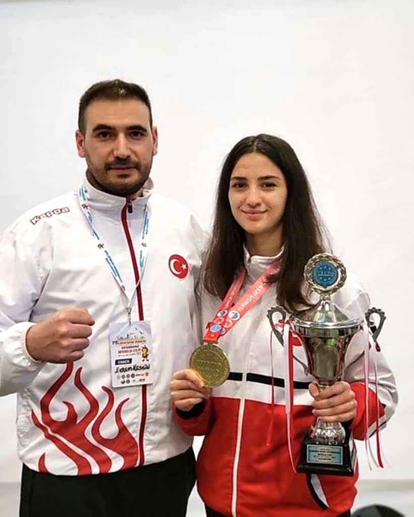 Nisa Bükülmez Dünya Kupası Şampiyonu
